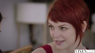 Страстный трах сексуальной лисички и опытной парочки порно